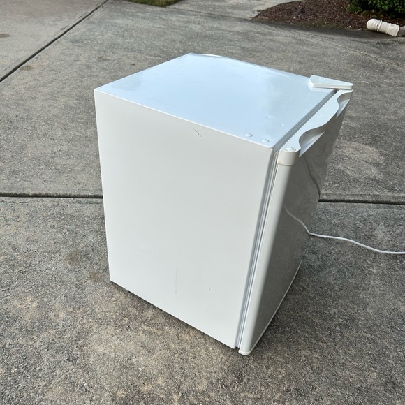 Commercial Cool Mini Fridge - Picture 2 of 6